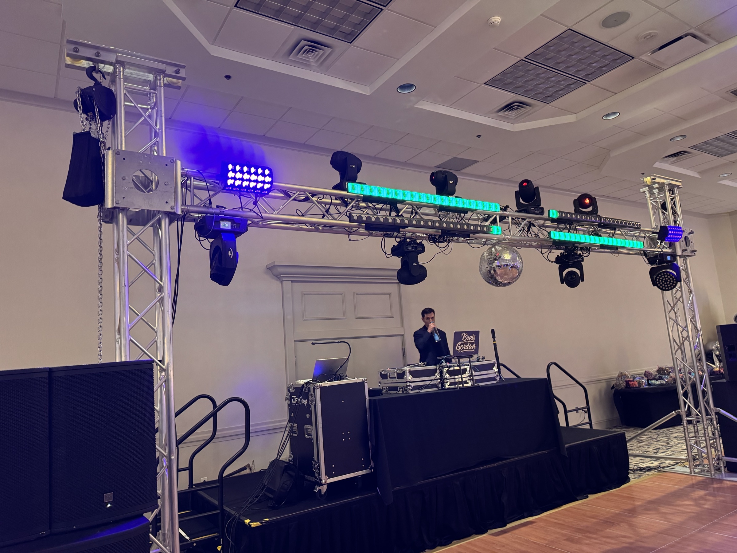 Platinum package: full goalpost truss with moving heads, LED bars and a mirror ball over the DJ stage